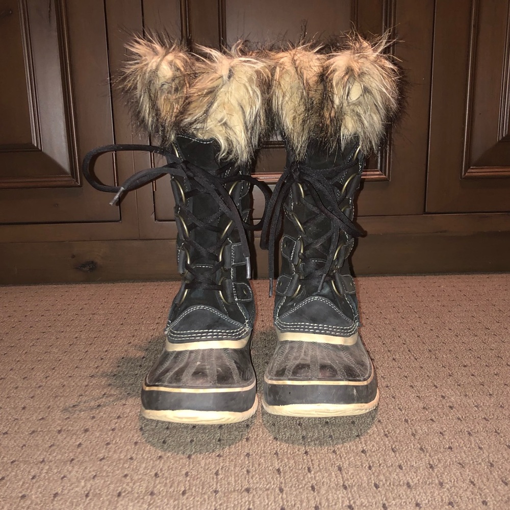 Sorel Joan is Arctic black size 10 snowboots